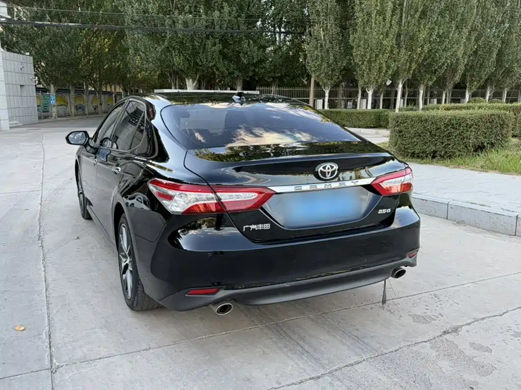 Toyota Camry — миниатюра 7