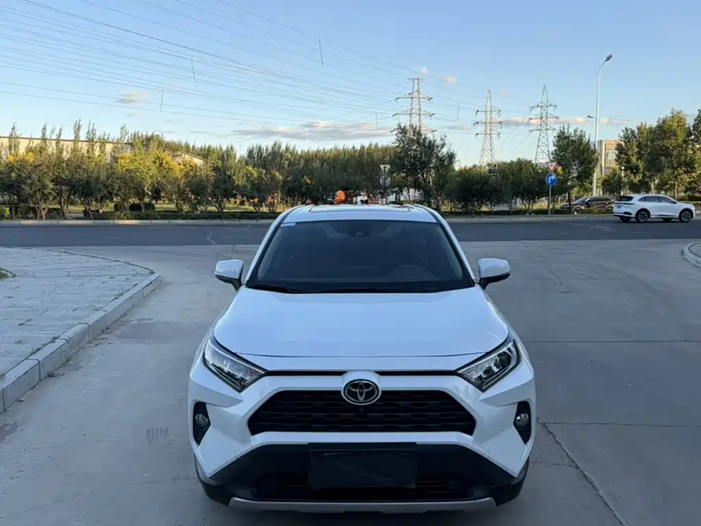 Toyota RAV4 — миниатюра 5