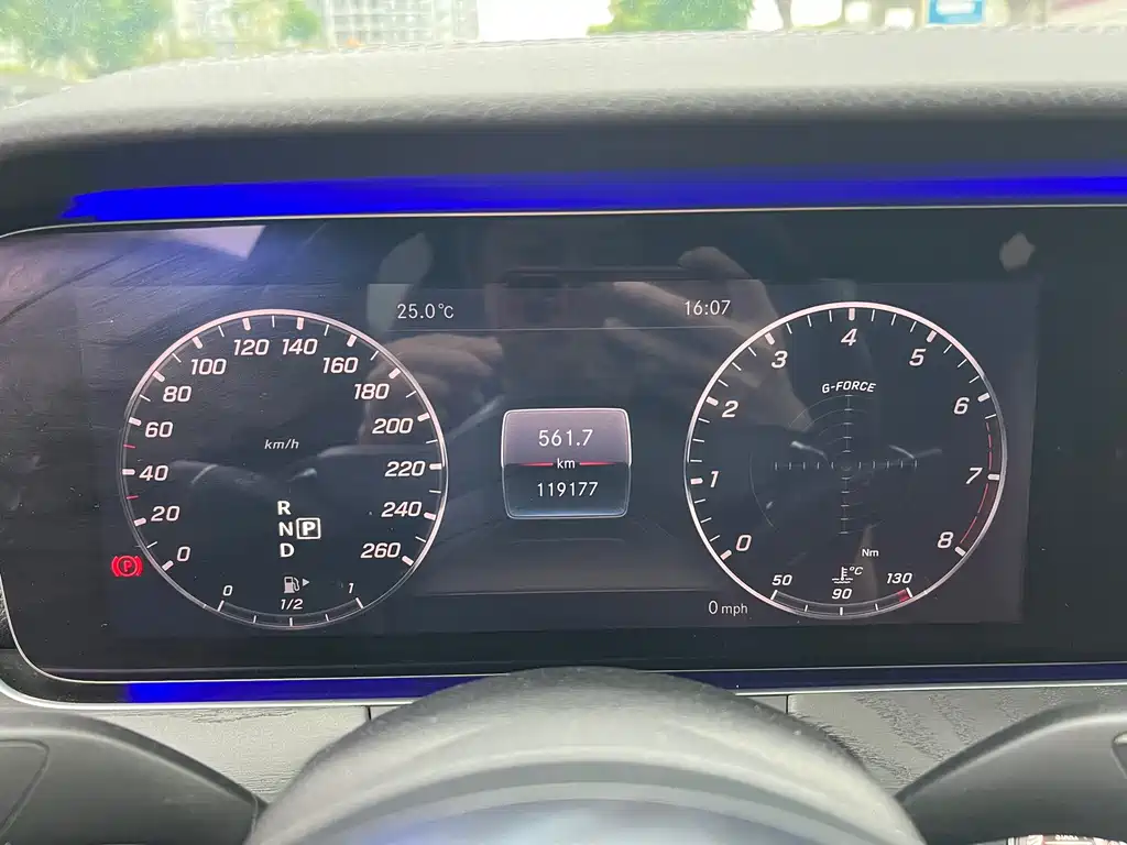 Mercedes-Benz E-Class — миниатюра 5