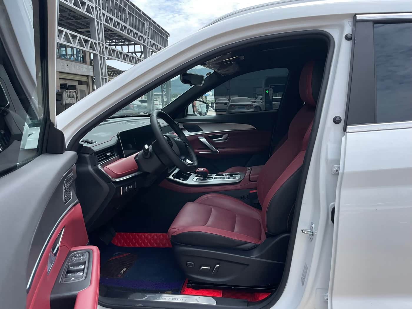 Jetour Jetour X70 PLUS 1.5 л 2023 г. Белый, пробег 27000 км