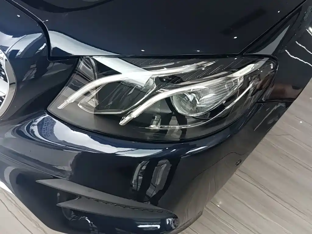 Mercedes-Benz E-Class (Import) — миниатюра 24