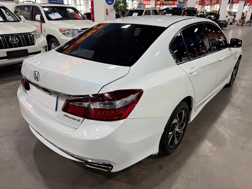 Honda Accord — миниатюра 8