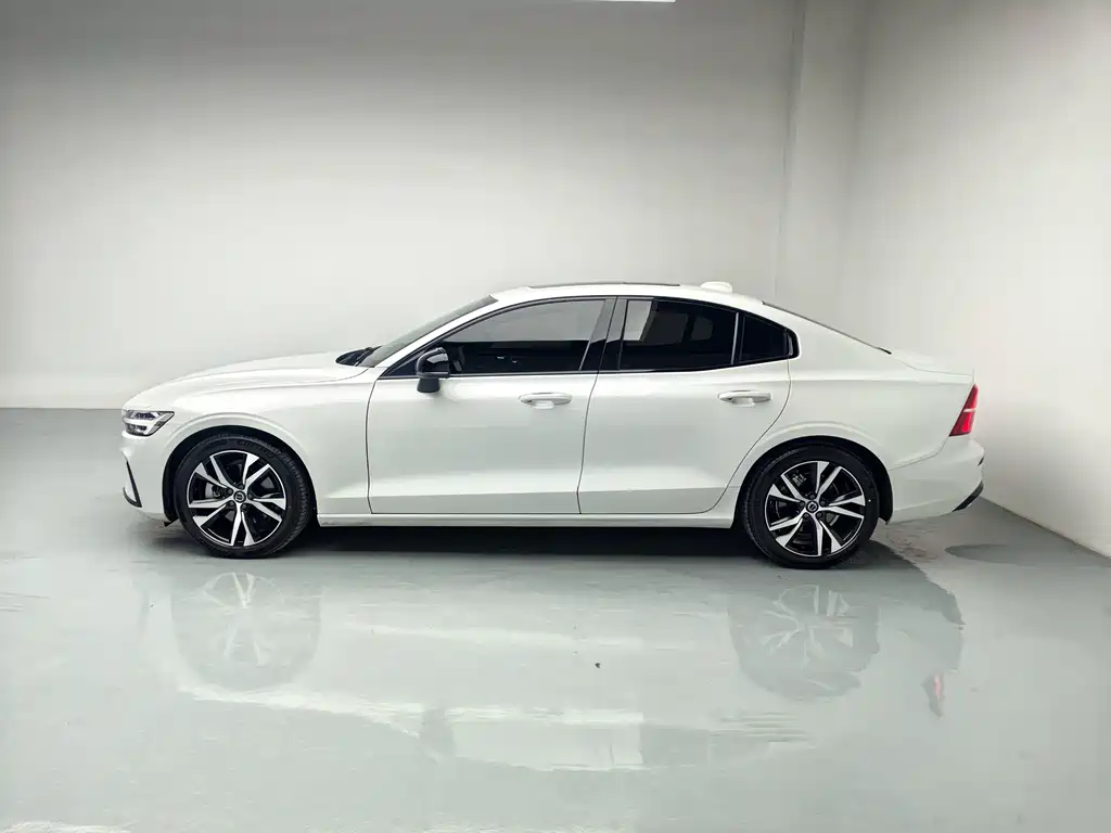 Volvo S60 2024 — фото 13