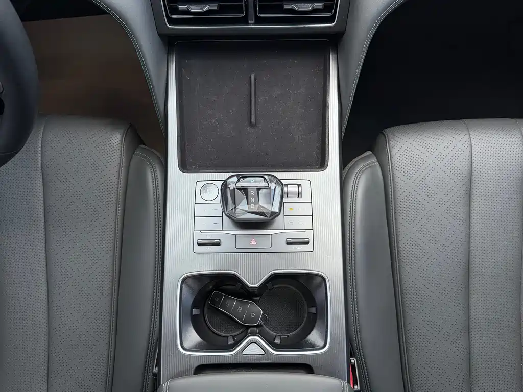 BYD L DM-i — миниатюра 15
