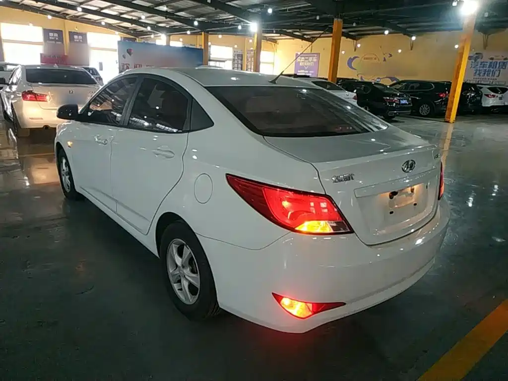 Hyundai Verna — миниатюра 5