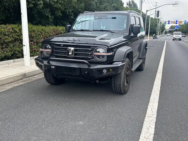 2025 TANK 300