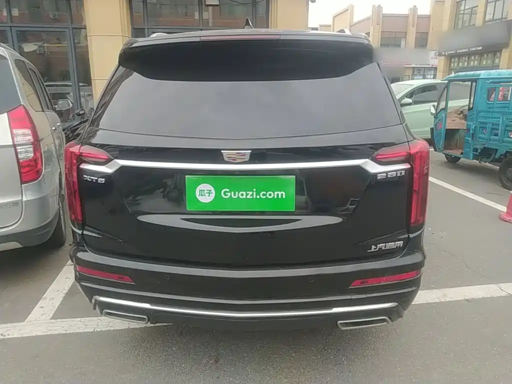 Cadillac XT6 2021 28T мест