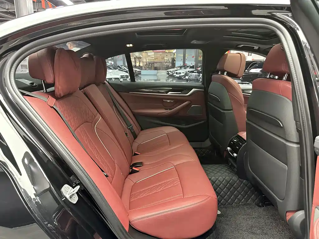 BMW 5 Series — миниатюра 7