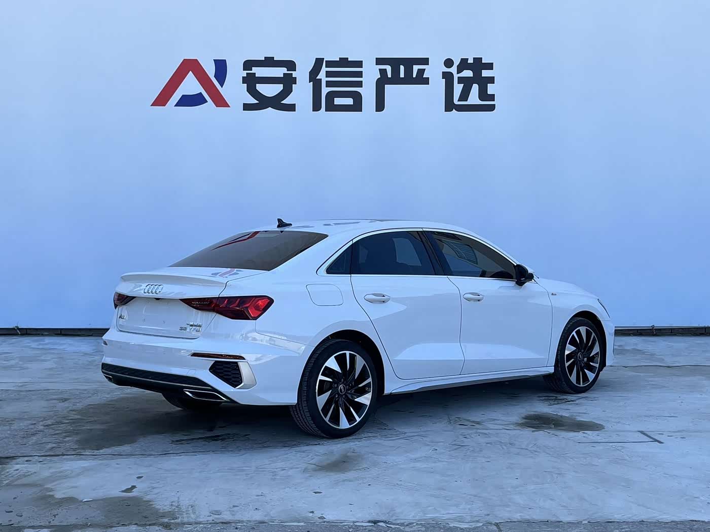 Audi A3 1.4 л 2023 г. Белый, пробег 33500 км