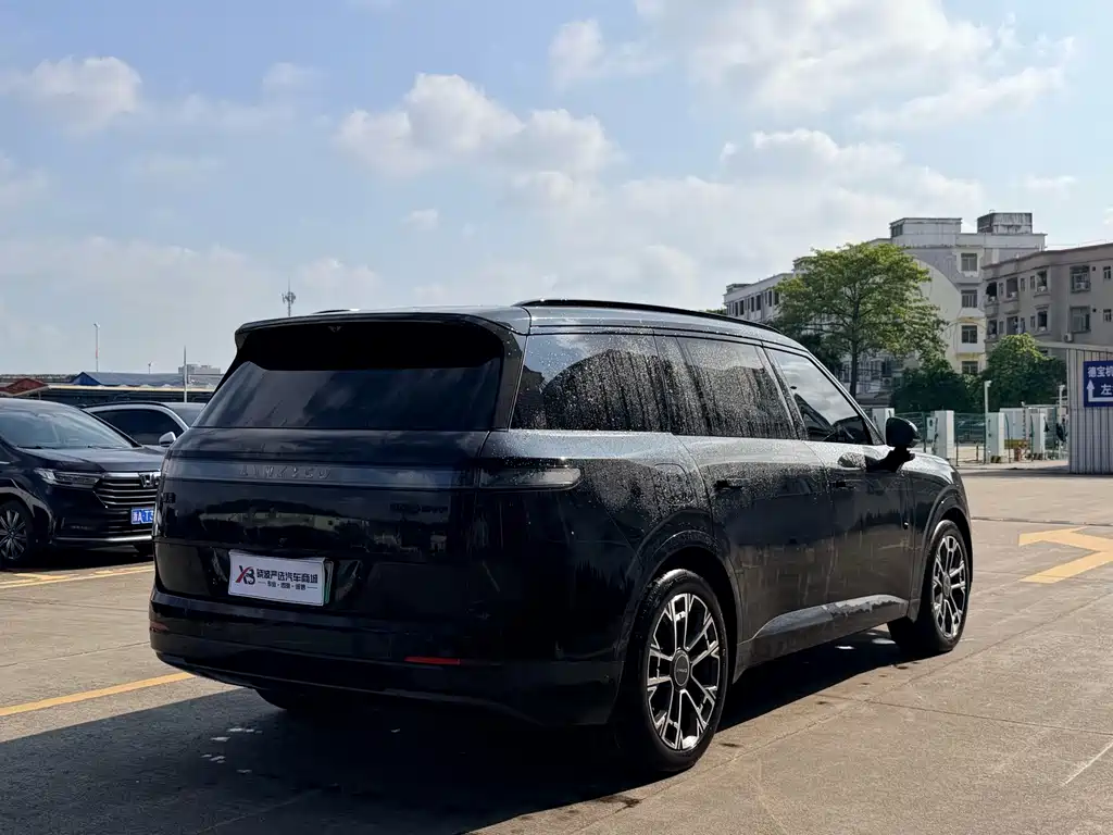 Lynk & Co 900 — миниатюра 6