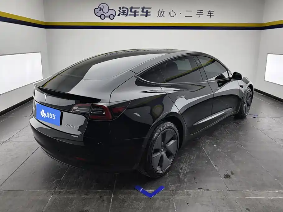Tesla Model 3 — миниатюра 3