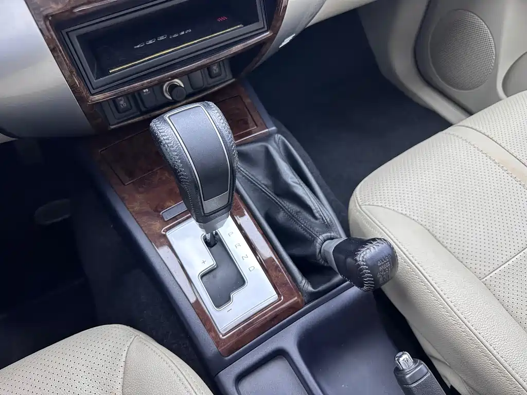 Mitsubishi Pajero Sport — миниатюра 18