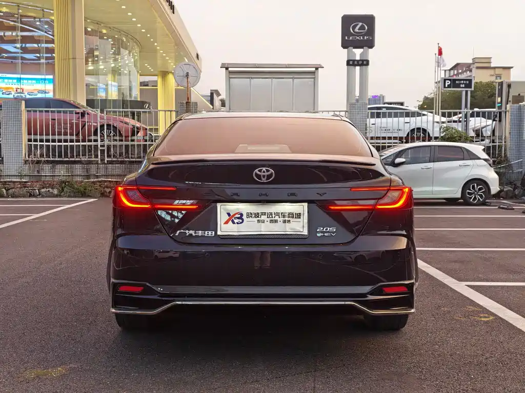 Toyota Camry — миниатюра 5