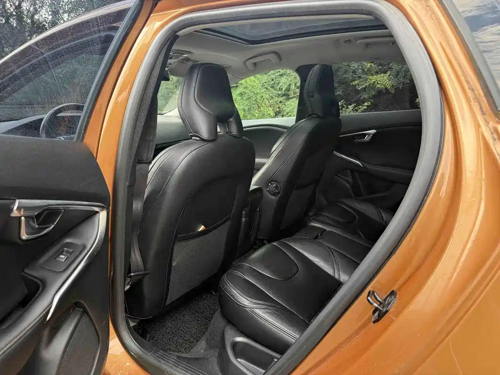 Volvo V40 — миниатюра 6
