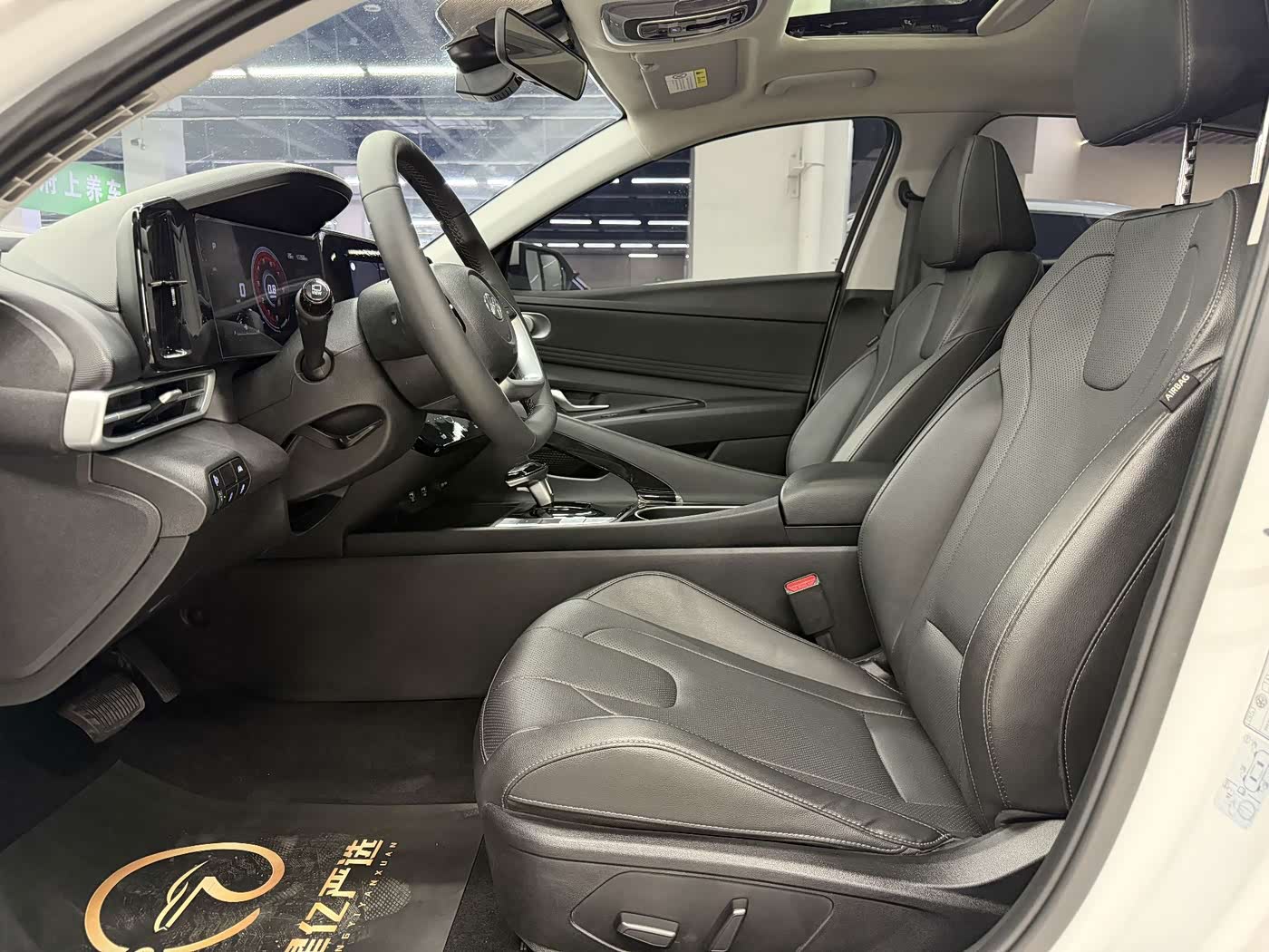Hyundai Elantra 1.5 л 2023 г. Белый, пробег 40000 км