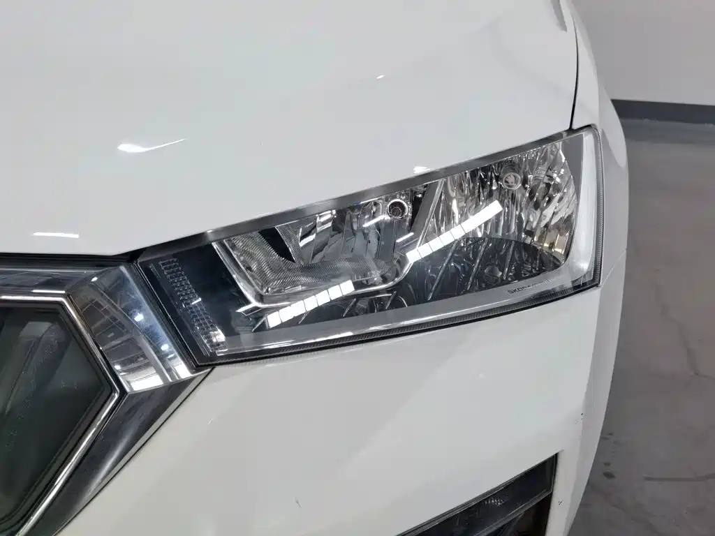 Skoda Rapid — миниатюра 6