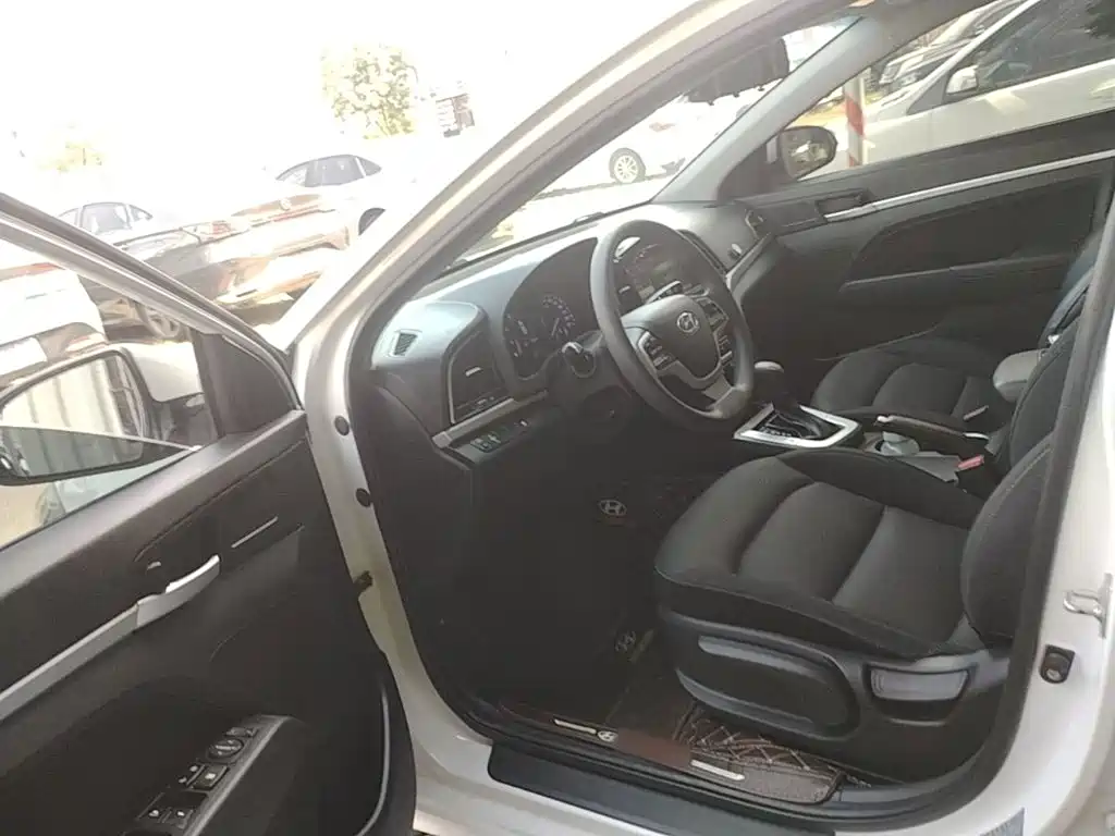 Hyundai Elantra — миниатюра 15
