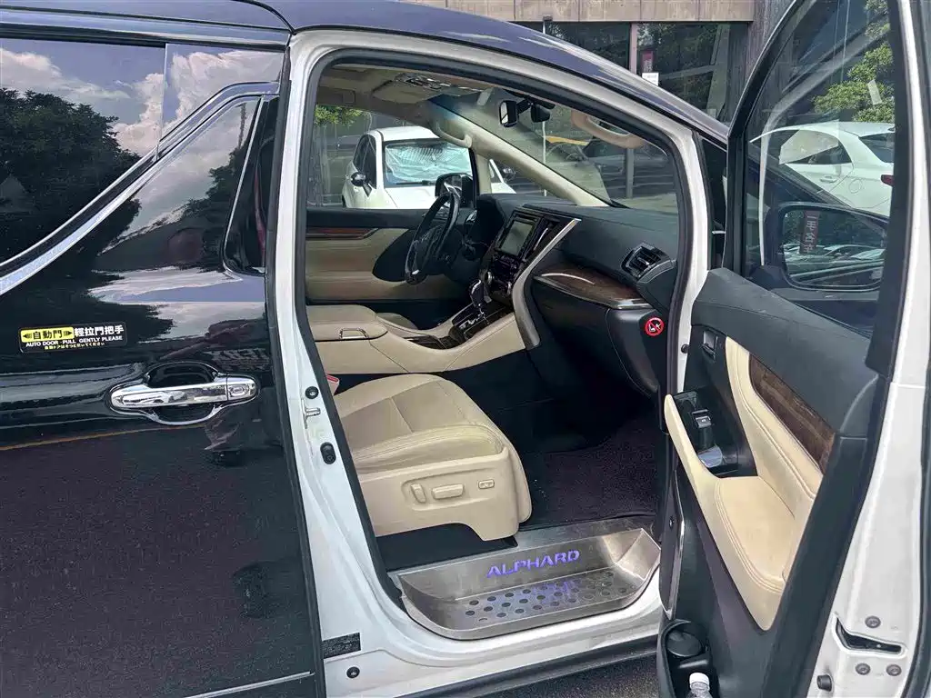Toyota Alphard — фотографии объявления, Фото 10