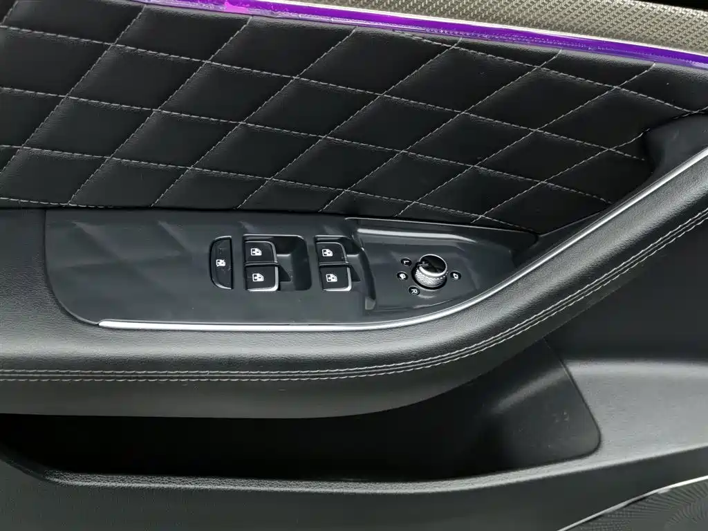 Hongqi HS5 2019 2.0T
