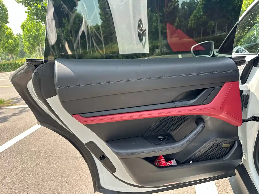 Porsche Taycan — миниатюра 13