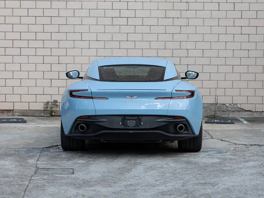 Aston Martin DB11 — миниатюра 5
