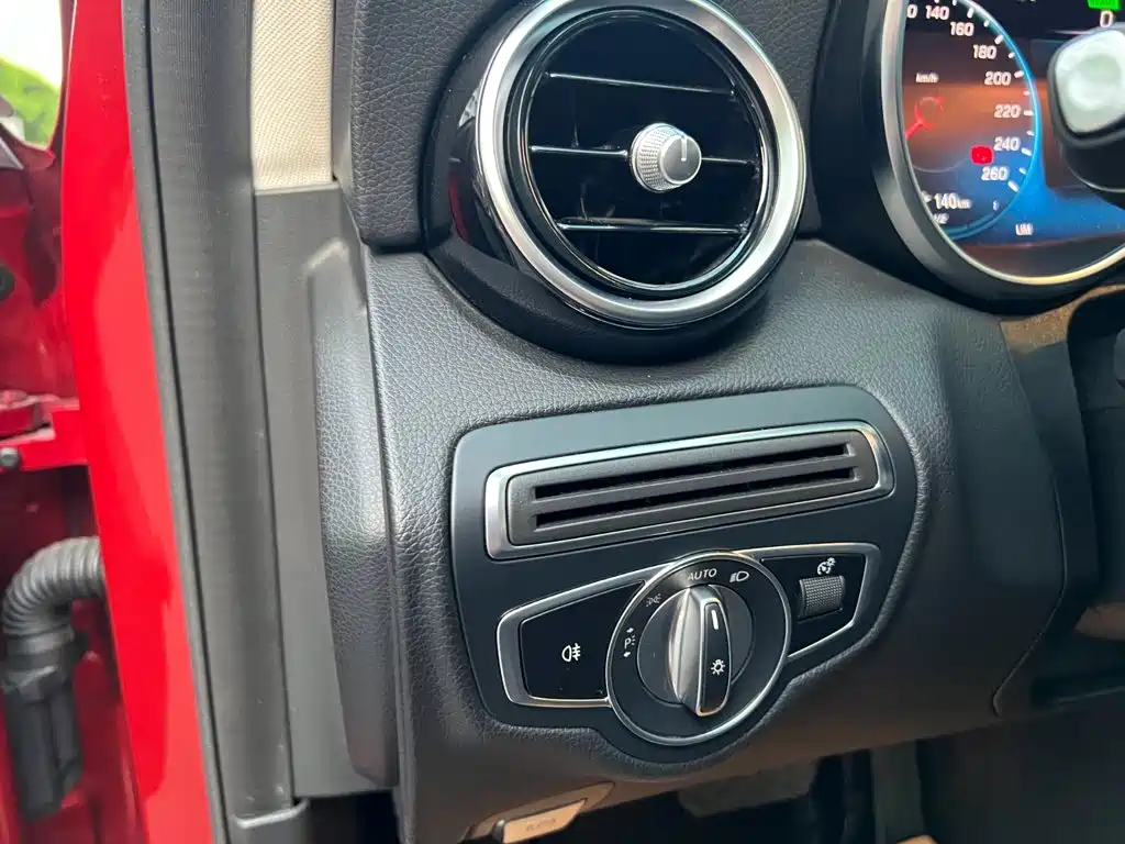 Mercedes-Benz C-Class — миниатюра 8
