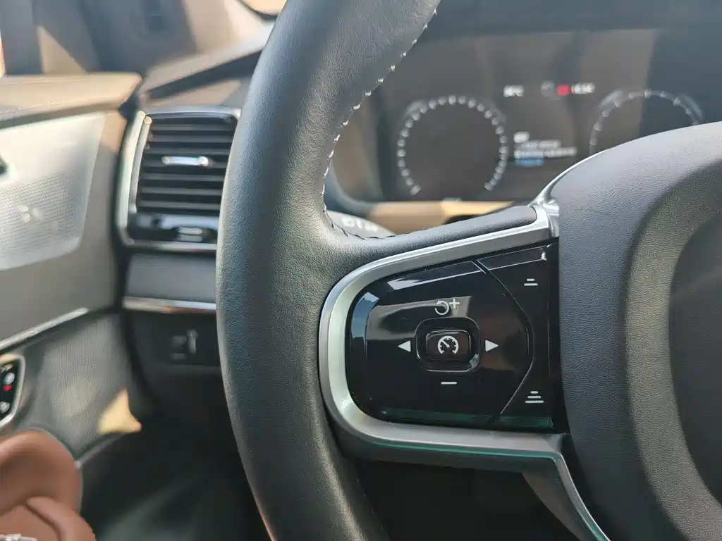 Volvo XC90 2022 B6 Luxury 7 мест