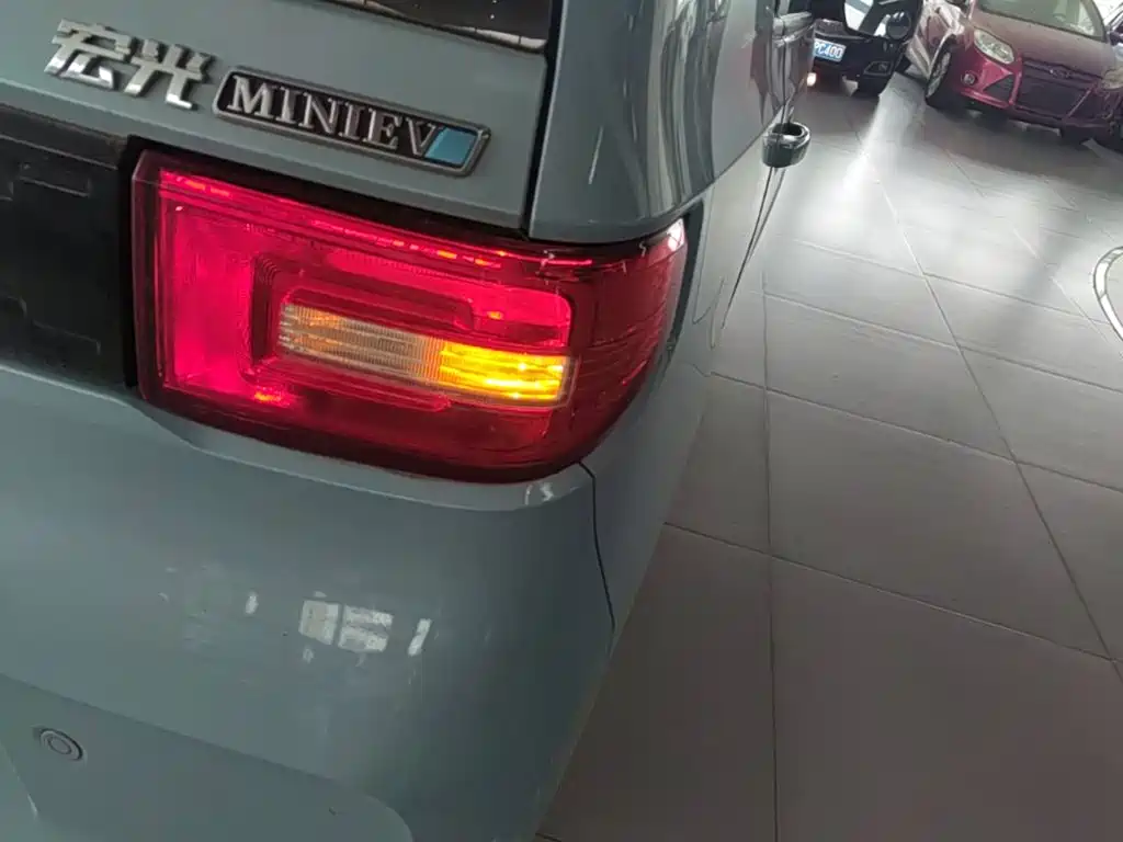 Wuling MINIEV — миниатюра 8