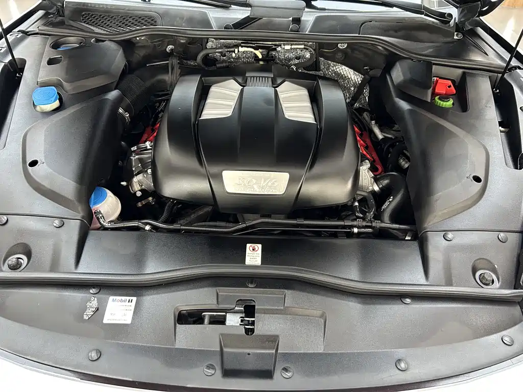 Porsche Cayenne — миниатюра 9