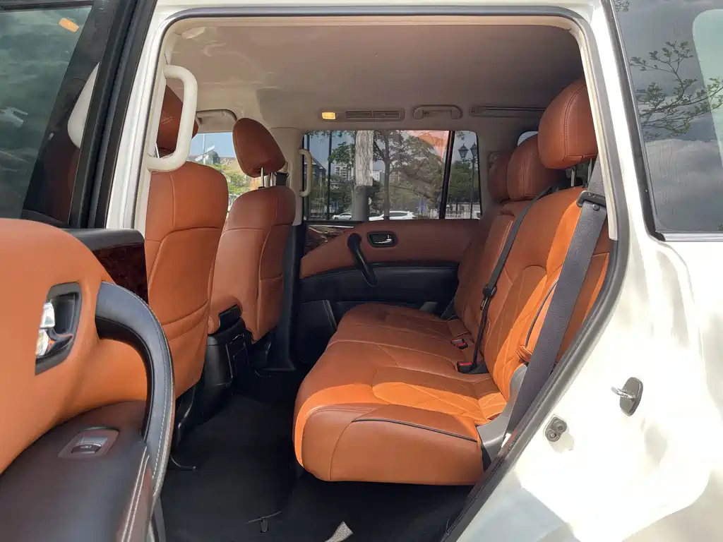 Nissan Patrol — миниатюра 18