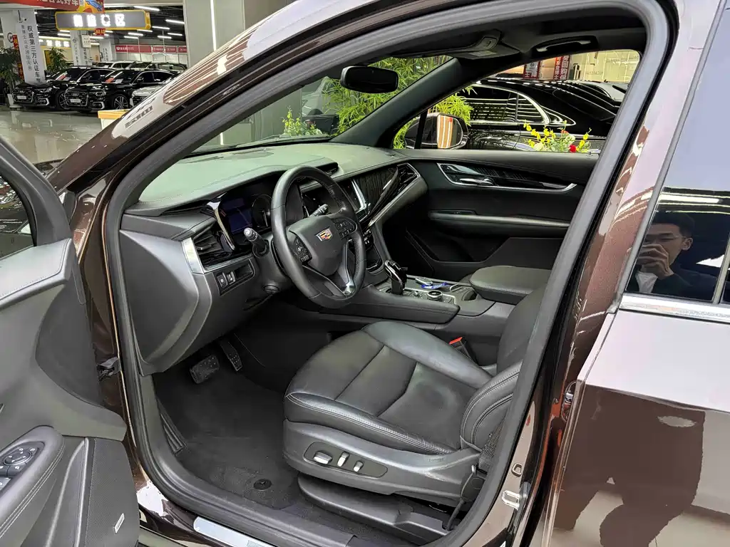 Cadillac XT6 2020 28T мест Luxury