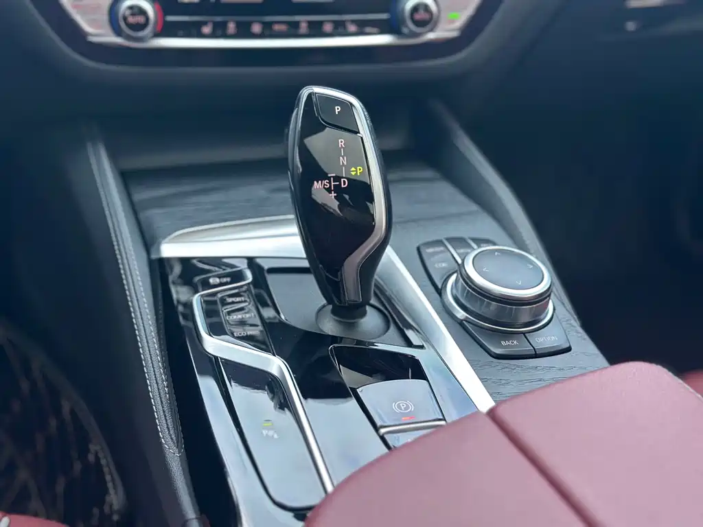 BMW 5 Series — миниатюра 12