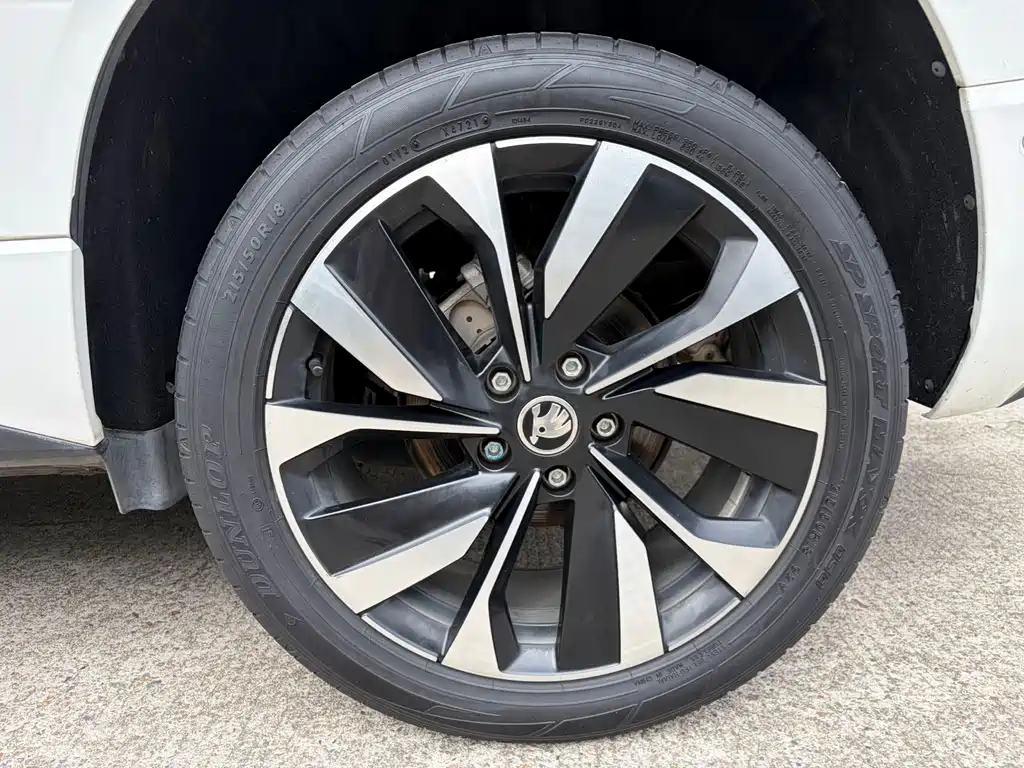 Skoda Karoq — миниатюра 20