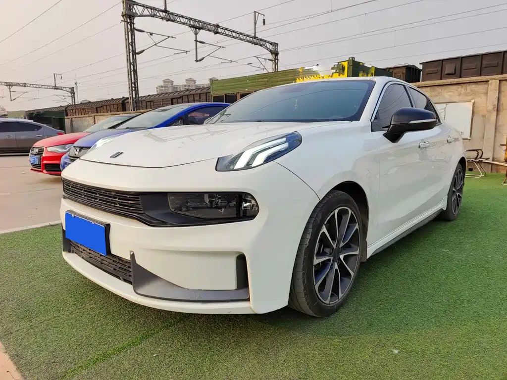 Купить Lynk & Co 03