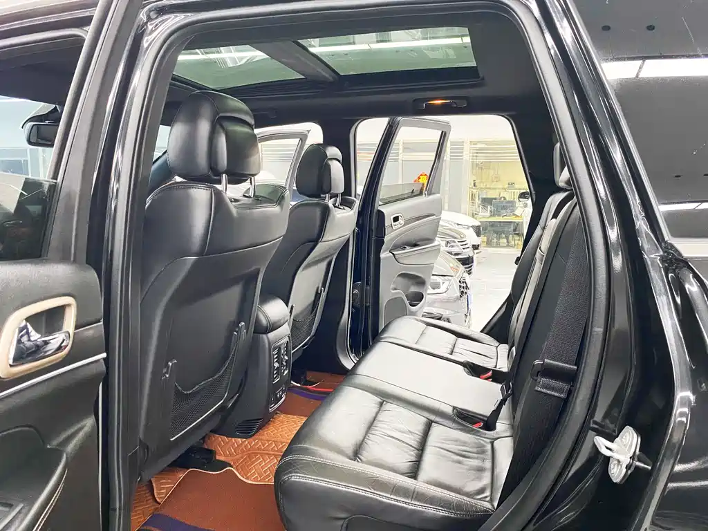 Jeep Grand Cherokee (Import) — миниатюра 8