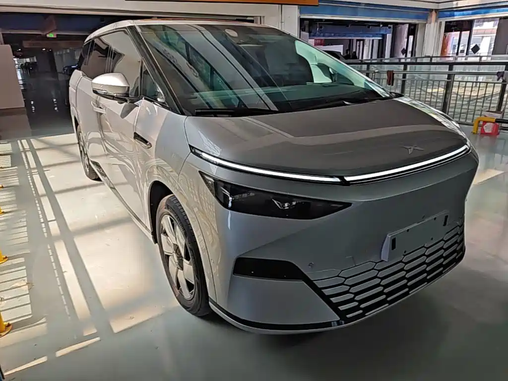 XPeng X9 — миниатюра 4
