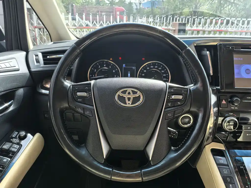 Toyota Alphard 2018 3.5L Luxury