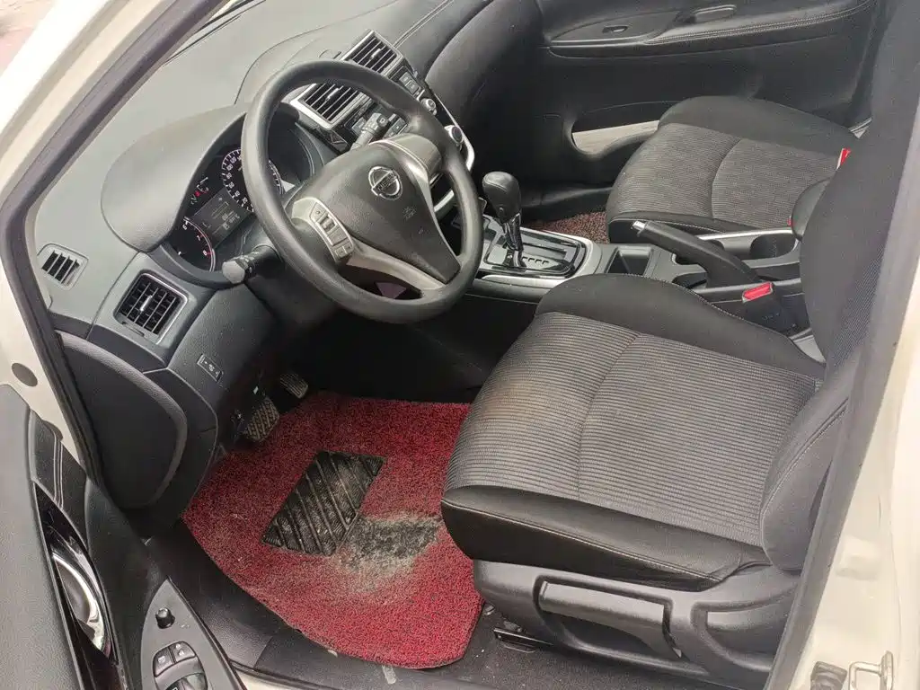 Nissan Tiida — миниатюра 8