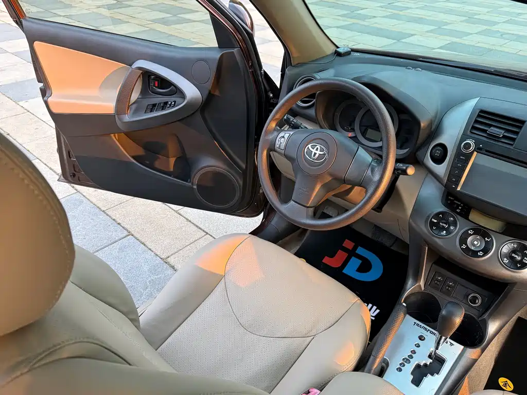 Toyota RAV4 — миниатюра 21