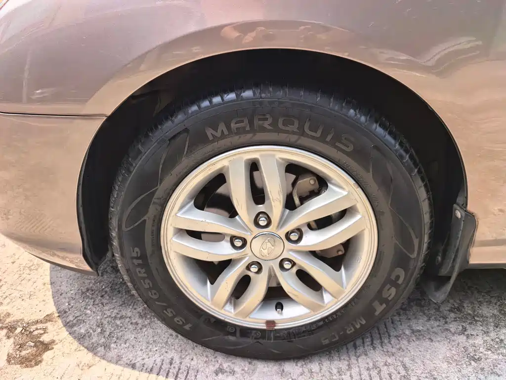 Hyundai Elantra — миниатюра 13