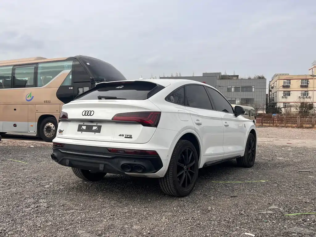 AUDI Q5L SPORTBACK