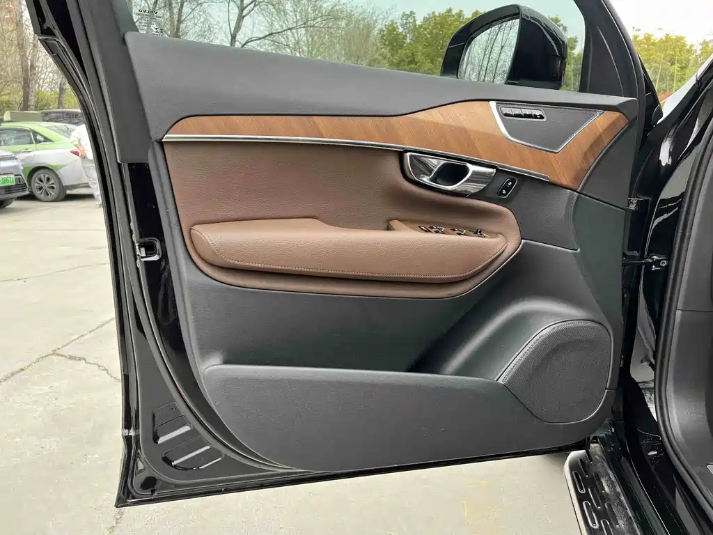 Volvo XC90 — миниатюра 11