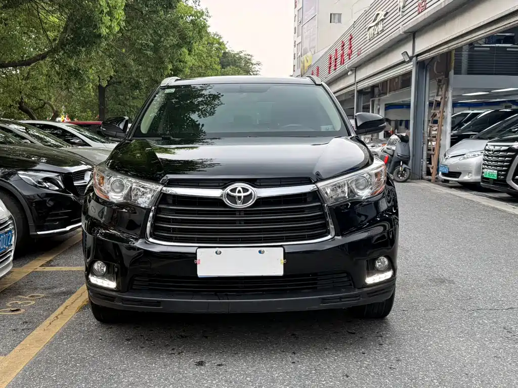 Toyota Highlander 2015 2.0T Elite 5 мест