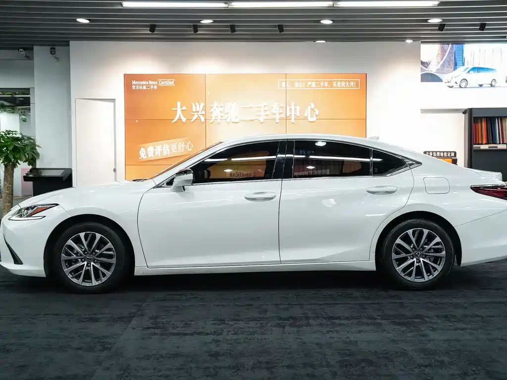 Lexus ES 2022 200 Luxury