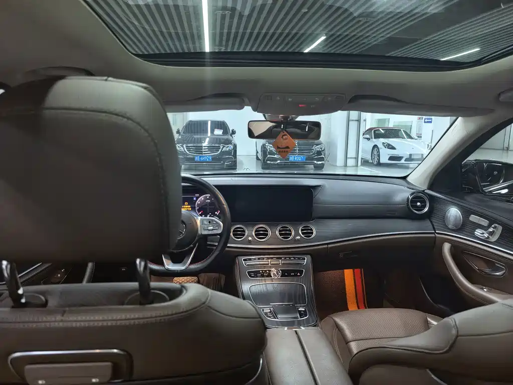 Mercedes-Benz E-Class — миниатюра 10