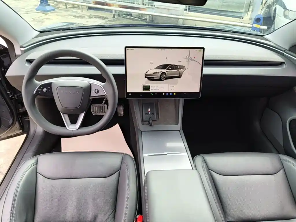 Tesla Model 3 — миниатюра 10