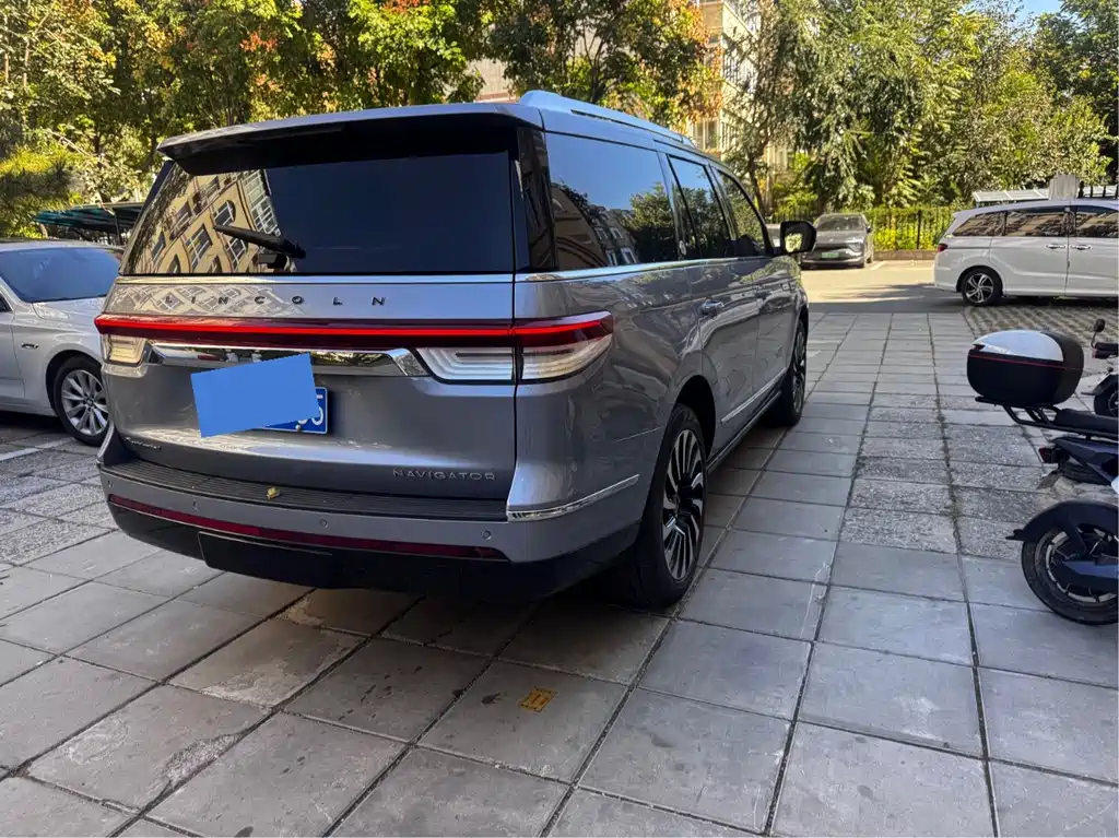Lincoln Navigator — миниатюра 11