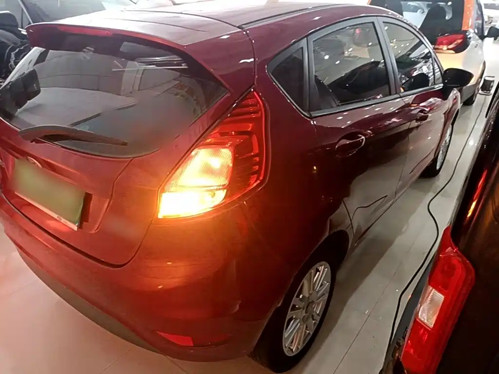 Ford Fiesta — миниатюра 7
