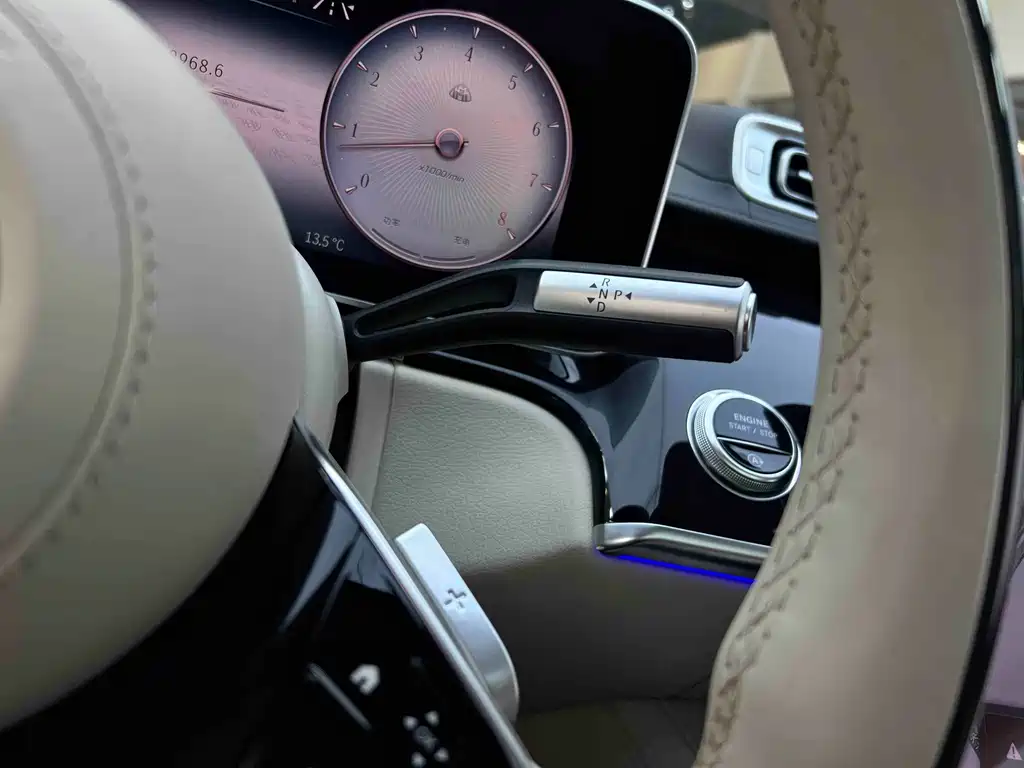 Mercedes-Benz S-Class — миниатюра 13