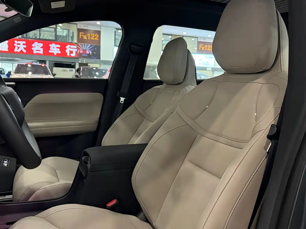 Volvo XC70 PHEV — миниатюра 8